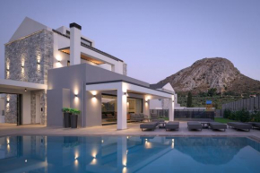 Monti Luxury Villa, Heated Pool & Near South Beaches, By ThinkVilla